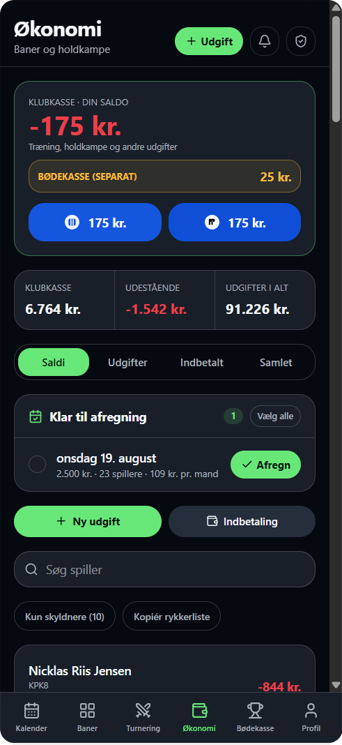Økonomiskærm med spillersaldi og udgifter